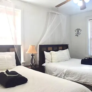 Beautiful Getaway In Apartment
