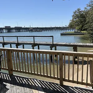 The Boat House - Water Front, Wifi, Pet Friendly , Norfolk United States