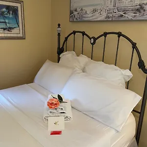Cozy Near Airport & Highway Homestay